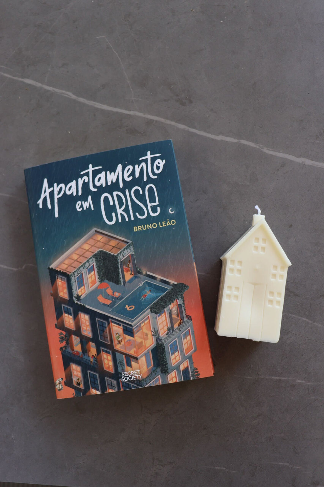 Apartment in Crisis Kit